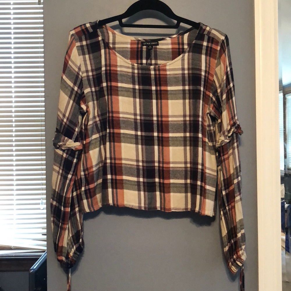 Cropped long sleeve top with statement sleeves